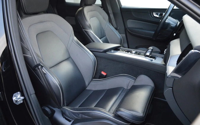 Volvo XC 60 cena 152900 przebieg: 133000, rok produkcji 2019 z Włocławek małe 379